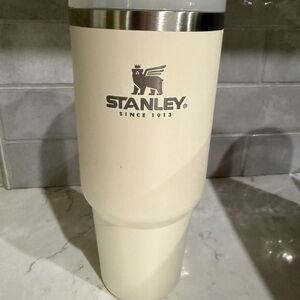 Stanley Quencher 30oz Cream Tumbler w/ Lid – NO STRAW
